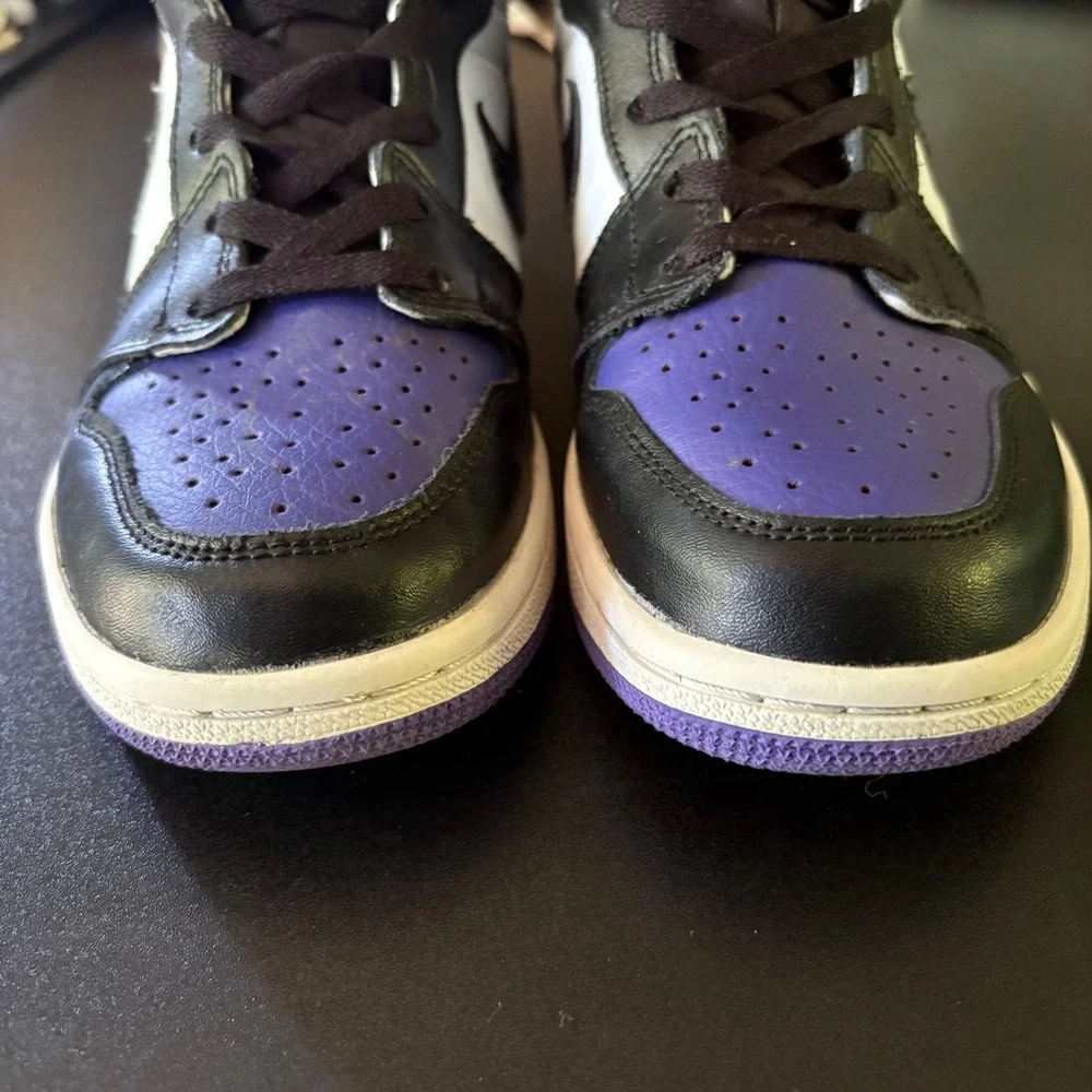 Nike Air Jordan 1 Retro High OG GS Court Purple Size 7 women rare black purple